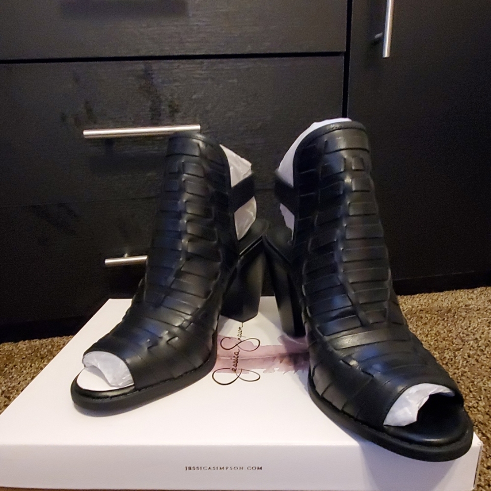 Never worn sandal shoe